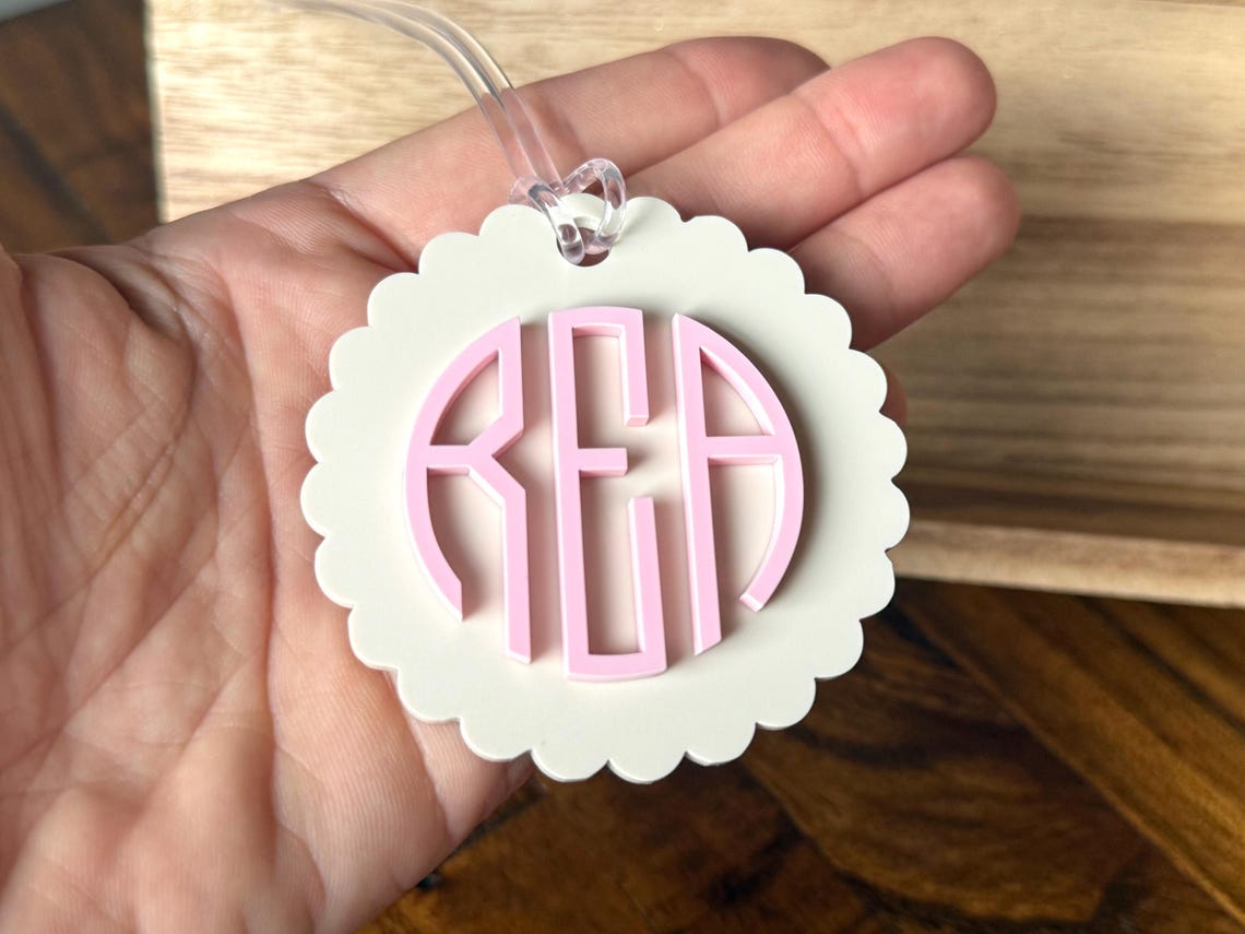 Personalized Scallop Monogram Bag Tag – Custom 3 Letter Acrylic Luggage, Backpack, or Sports Bag Tag