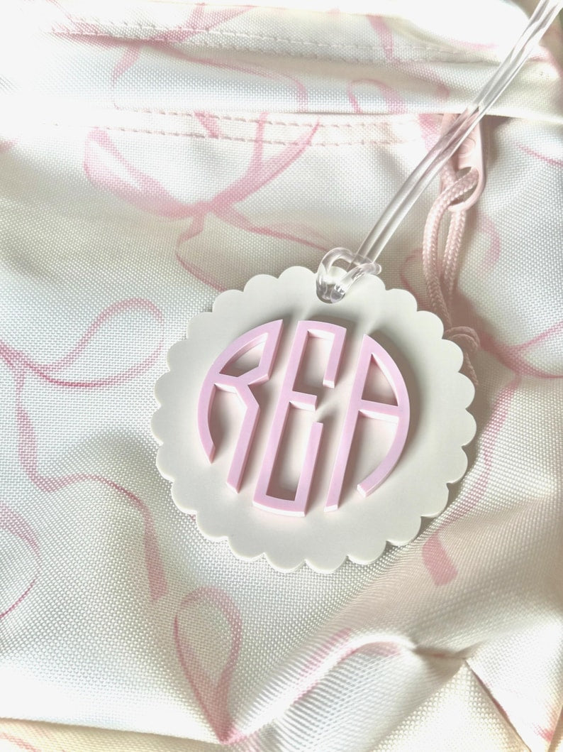 Personalized Scallop Monogram Bag Tag – Custom 3 Letter Acrylic Luggage, Backpack, or Sports Bag Tag